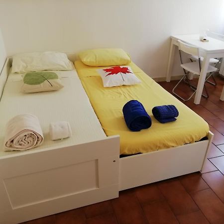 Over The Rainbow - Cozy Studio In The Centre Of Ferrara Apartment Exterior photo