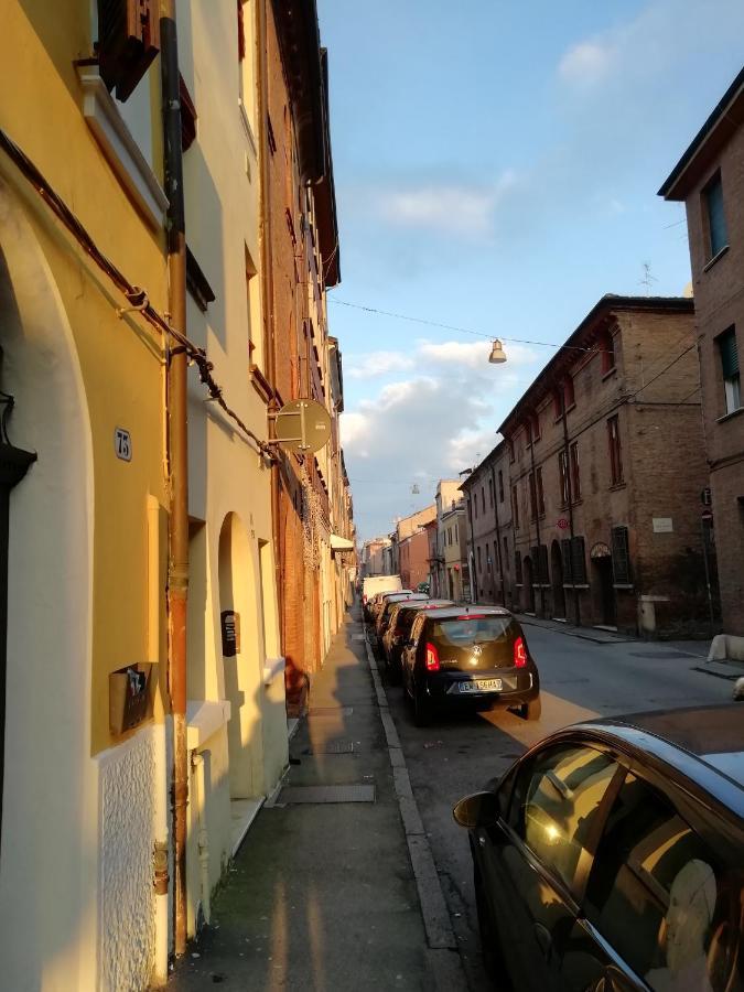 Over The Rainbow - Cozy Studio In The Centre Of Ferrara Apartment Exterior photo